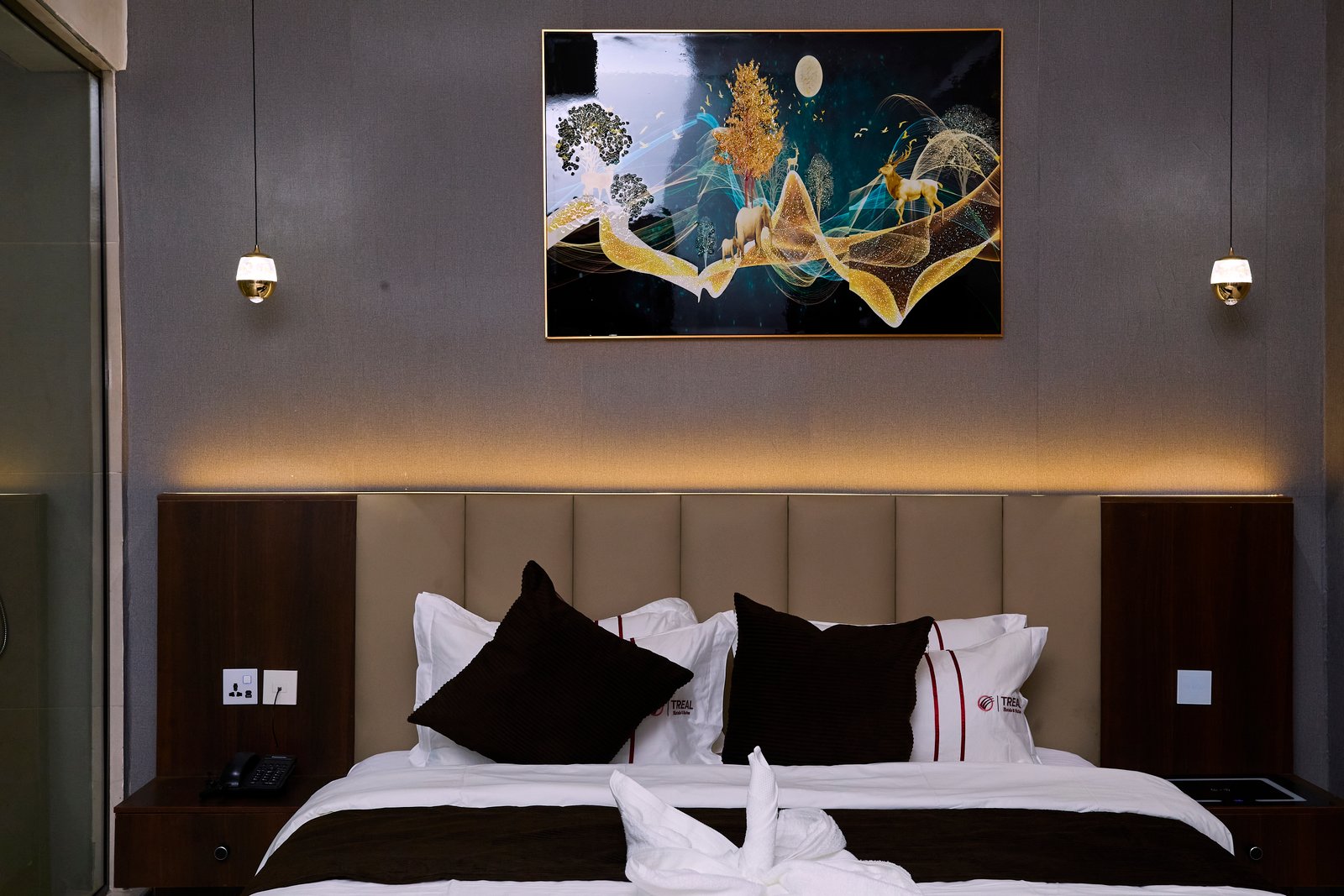 Suite bedroom