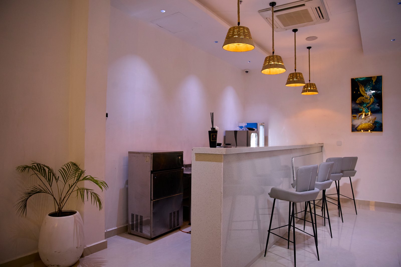 Bar and lounge